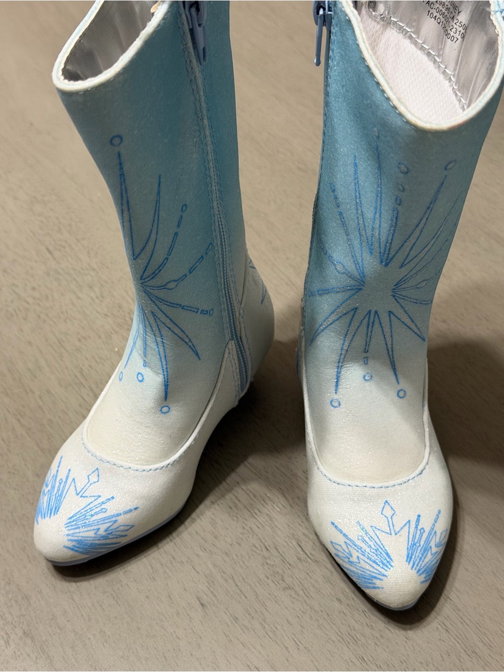 Disney Elsa Frozen Boots Size 7/8 NWT